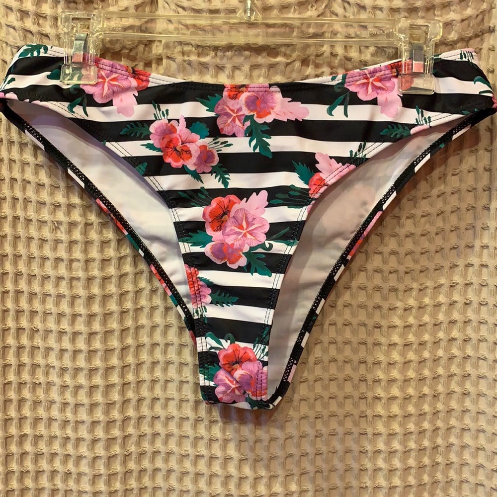 ⚜️NWOT super CUTE floral SHEIN bikini bottoms
